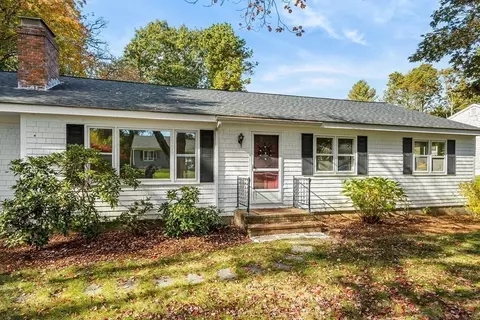160 Acorn Dr, Barnstable, MA 02655