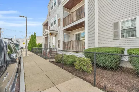 39 Fenton St #1, Boston, MA 02122