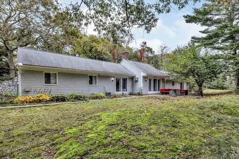1007 River Rd, Barnstable, MA 02648