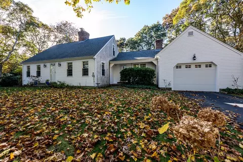 135 Palomino Dr, Barnstable, MA 02630