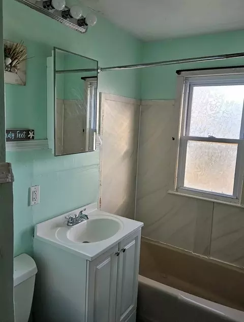 27 Stocker St, Springfield, MA 01129 photo 10