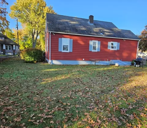 27 Stocker St, Springfield, MA 01129 photo 3