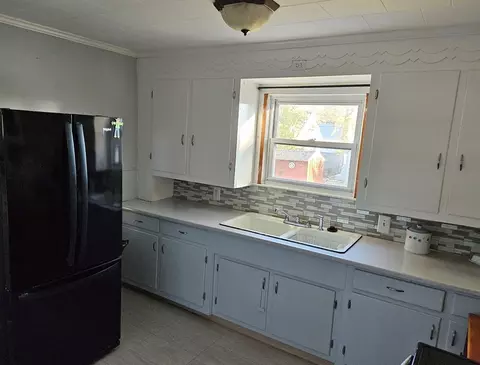 27 Stocker St, Springfield, MA 01129 photo 7