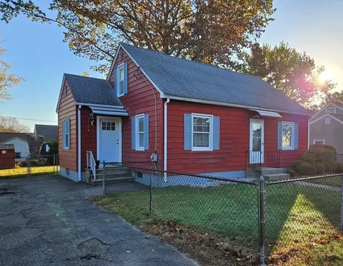 27 Stocker St, Springfield, MA 01129 photo 2