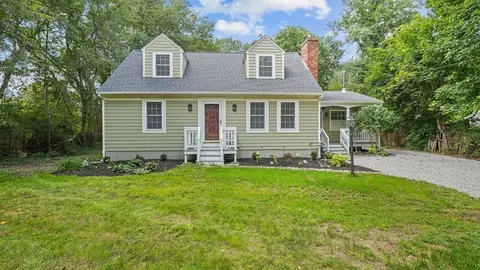 719 Main Rd, Westport, MA 02790