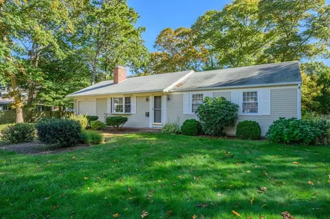 19 S East Ln, Barnstable, MA 02632