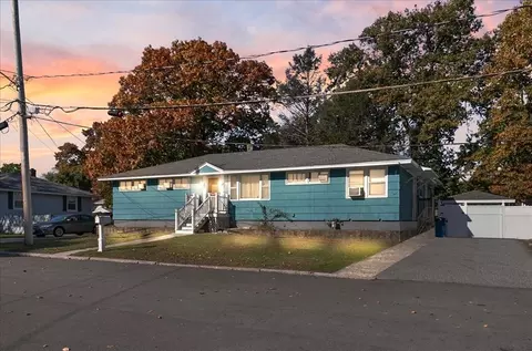 55-55 A Dana St, Lawrence, MA 01843
