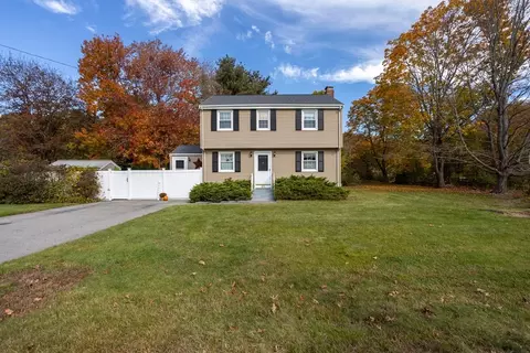 111 Beach St, Foxboro, MA 02035