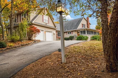 209 Pleasant St, Paxton, MA 01612