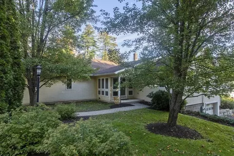 10 Dungarvin Dr, Shelburne Falls, MA 01370