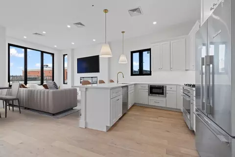 132 W 9th St #3, Boston, MA 02127