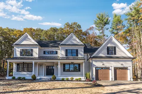 10 Charles St, North Reading, MA 01864