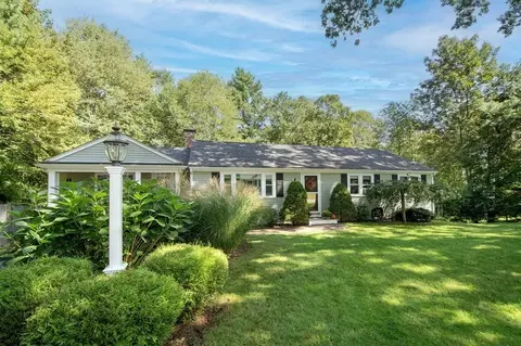48 Brook Bend Rd, Hanover, MA 02339