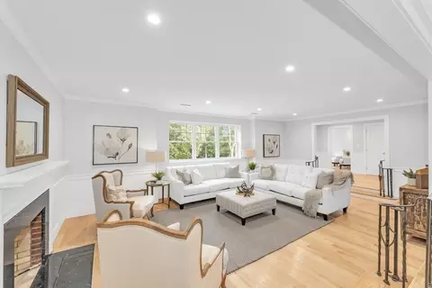 22 Vfw Pkwy, Boston, MA 02132