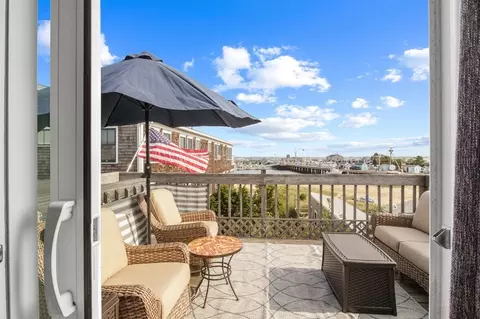 331 Commercial St #4, Provincetown, MA 02657