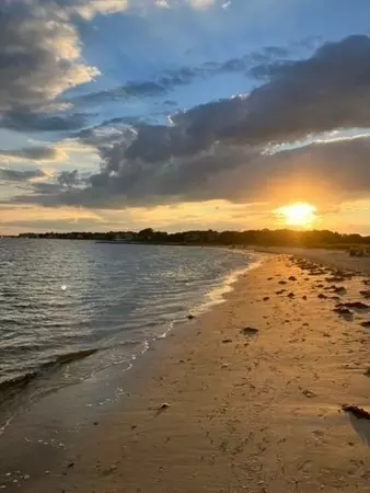 100 Dumont Dr, Barnstable, MA 02601