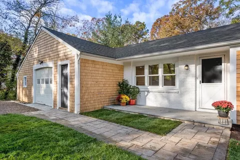 118 Fox Hill Rd, Barnstable, MA 02632