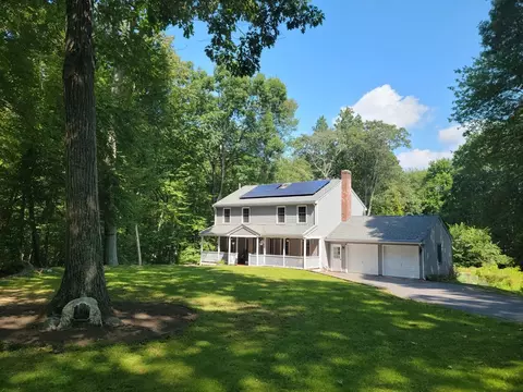 17 Skyline Dr, Medway, MA 02053