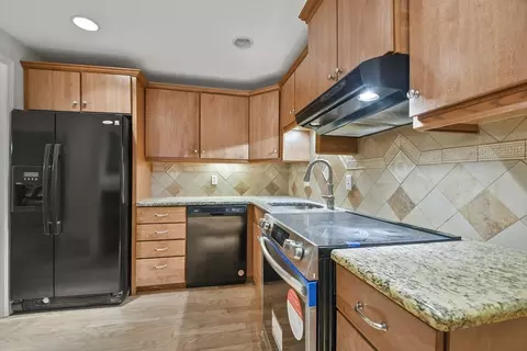 8 Randolph Dr #8, Tewksbury, MA 01876