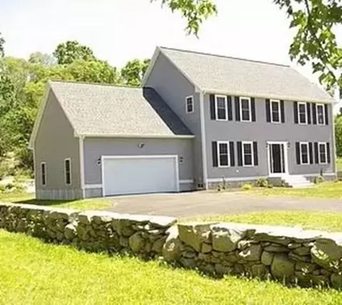 501 Chase Rd, Dartmouth, MA 02747