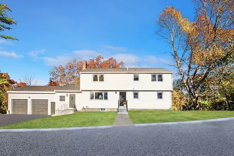 10 Maura Dr, Woburn, MA 01801
