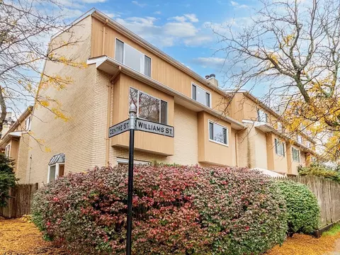 25 Williams St #4, Brookline, MA 02446