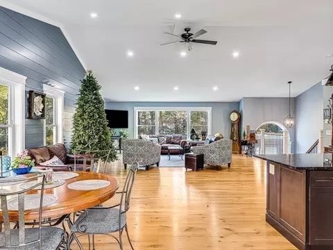 61 Lancaster Rd, Berlin, MA 01503 photo 3