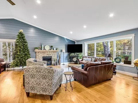 61 Lancaster Rd, Berlin, MA 01503 photo 8