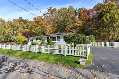 8 Riverlin Pkwy, Millbury, MA 01527