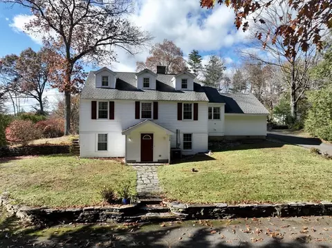 19 North St, Granby, MA 01033