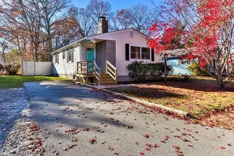 11 Highview Dr, Falmouth, MA 02536