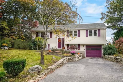 10 Oxbow Ln, Burlington, MA 01803