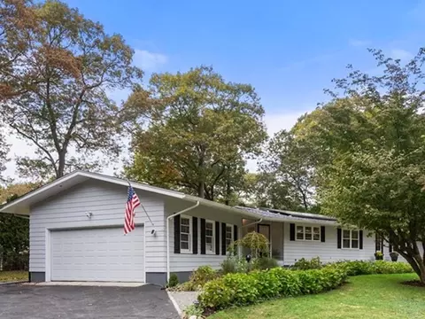 27 Black Oak Dr, Attleboro, MA 02703