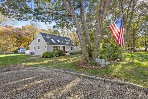 14 Regency Dr, Bourne, MA 02561