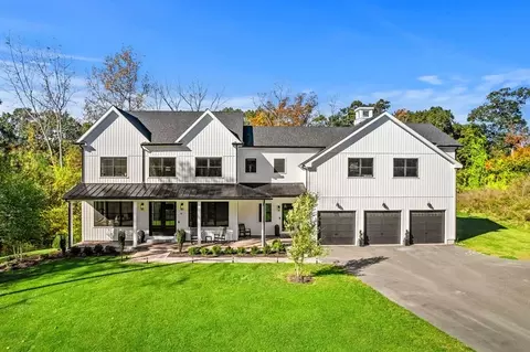35 Hitching Post Rd, North Andover, MA 01845