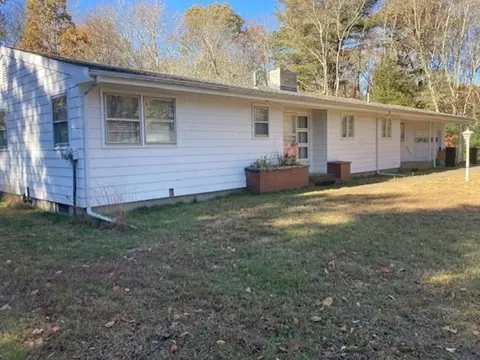 276 Dillon Ln, Swansea, MA 02777
