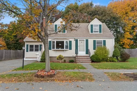 14 Proctor Cir, Peabody, MA 01960
