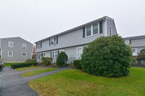 270 Sunderland Rd #8, Worcester, MA 01604