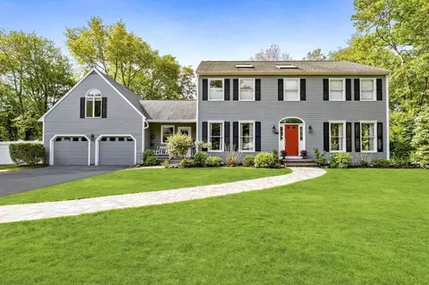 4 Oakcrest Rd, Hingham, MA 02043