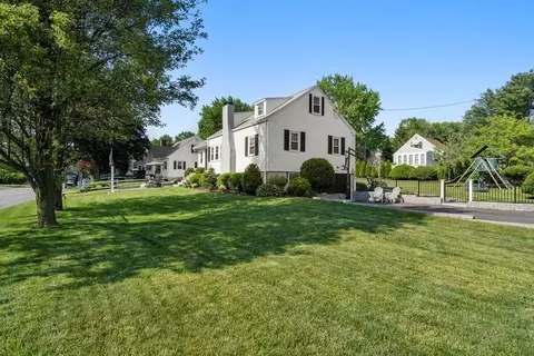 172 Carroll Ave, Westwood, MA 02090