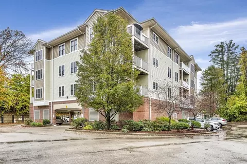 15 Summer St #104, Franklin, MA 02038