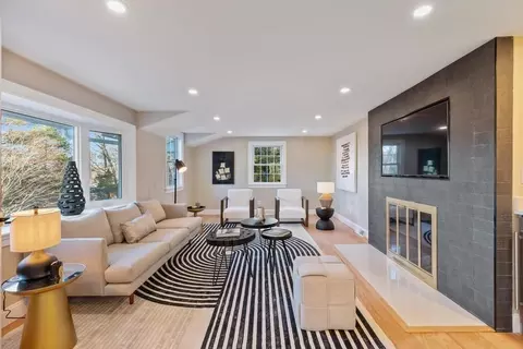 365 Blue Hill Dr, Westwood, MA 02090