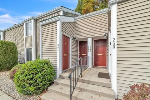 246 Nassau Dr #246, Springfield, MA 01129