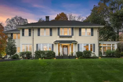 10 Oakland St, Wellesley, MA 02481