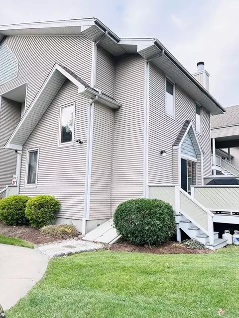 72 Holly St #2, Attleboro, MA 02703