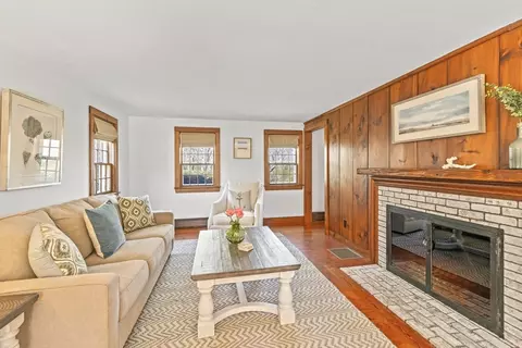 15 Manor Dr, Sandwich, MA 02537