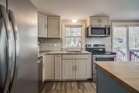 76 Wilshire Rd, Springfield, MA 01118 photo 9