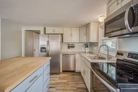 76 Wilshire Rd, Springfield, MA 01118 photo 8