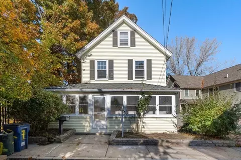 7 Larch Pl, Roslindale, MA 02131