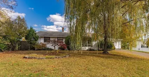 158 Ontario, Holyoke, MA 01040